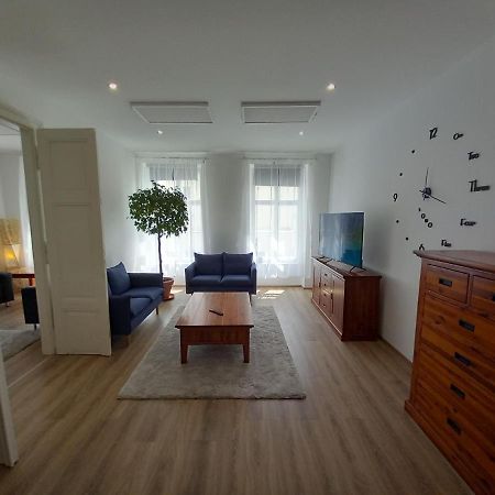 Korvin One Apartman Pápa Kültér fotó