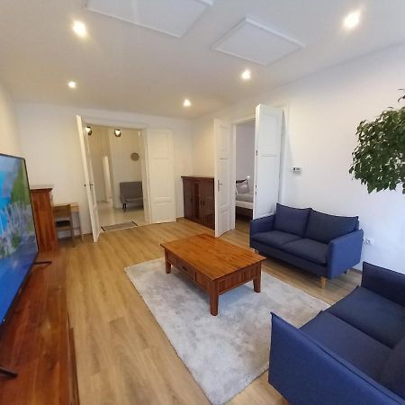 Korvin One Apartman Pápa Kültér fotó