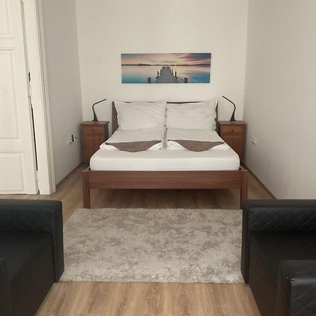 Korvin One Apartman Pápa Kültér fotó